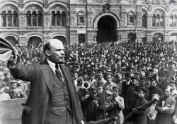 vladimir-lenin-crowd-communism-1718182.jpg