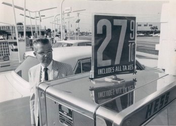 Gas-Price-Wars-1967-photo-by-Fred-Victorin-900x648.jpg