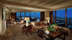 mandalay-bay-hotel-room-vista-suite-living-space.jpg