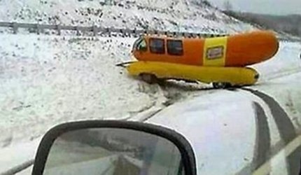 20131126__131126_wienermobile_road.jpg