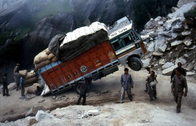 India-Truck-Overload-3290674854.jpeg