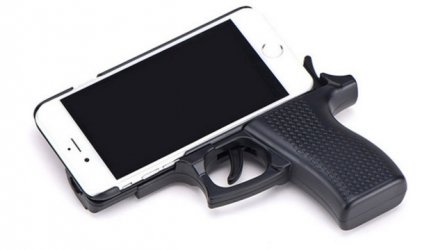 Gun_Shaped_iPhone_Cases.55952b6242c14.jpg