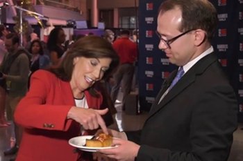 hochul-deep-dish-pizza-88110597 (1).jpg