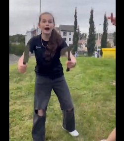 GzSbVvUW0AAhK50.jpg