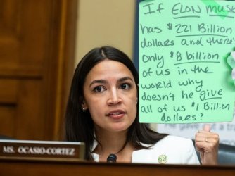 aoc-still-thinks-174-000-isnt-enough-money-for-members-of-v0-JuLYe2vF8QSxiRl5EjWSkZd1LvCYhX4sA...jpg
