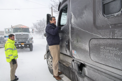 NY-governor-says-hell-punish-truckers-who-violate-ban-by-taking-CDL-issuing-assault-charges.png