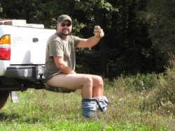 Off-Road-Commode-Trailer-Hitch-Toilet-Seat-No-More-Squatting-In-The-Bushes-To-Poop-pictures-001.jpg